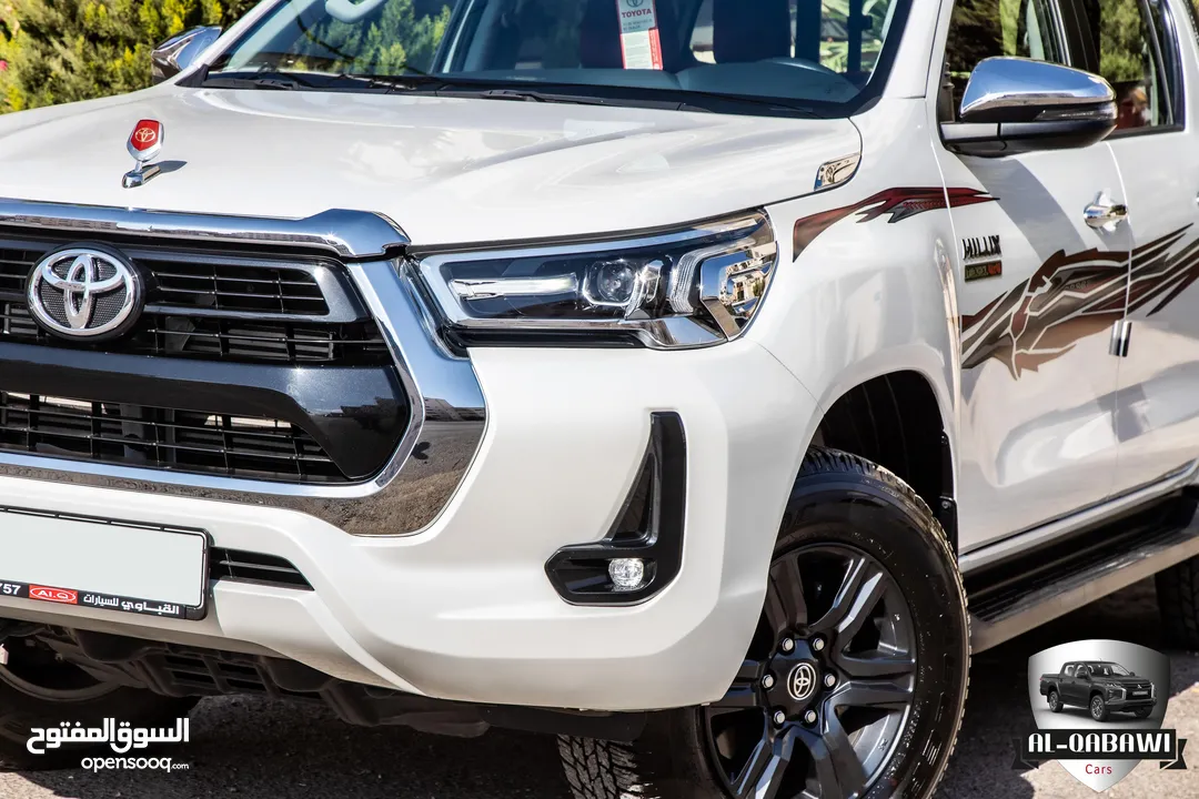 Toyota Hilux 2023   البكب وارد و كفالة الشركة و قطع مسافة 14,000 كم فقط