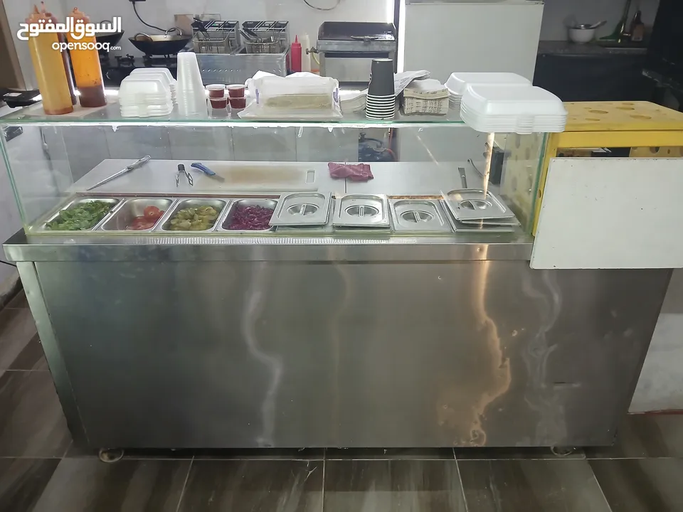 ثلاجه سلطات بحاله ممتازه وتبريد من فوق وتحت