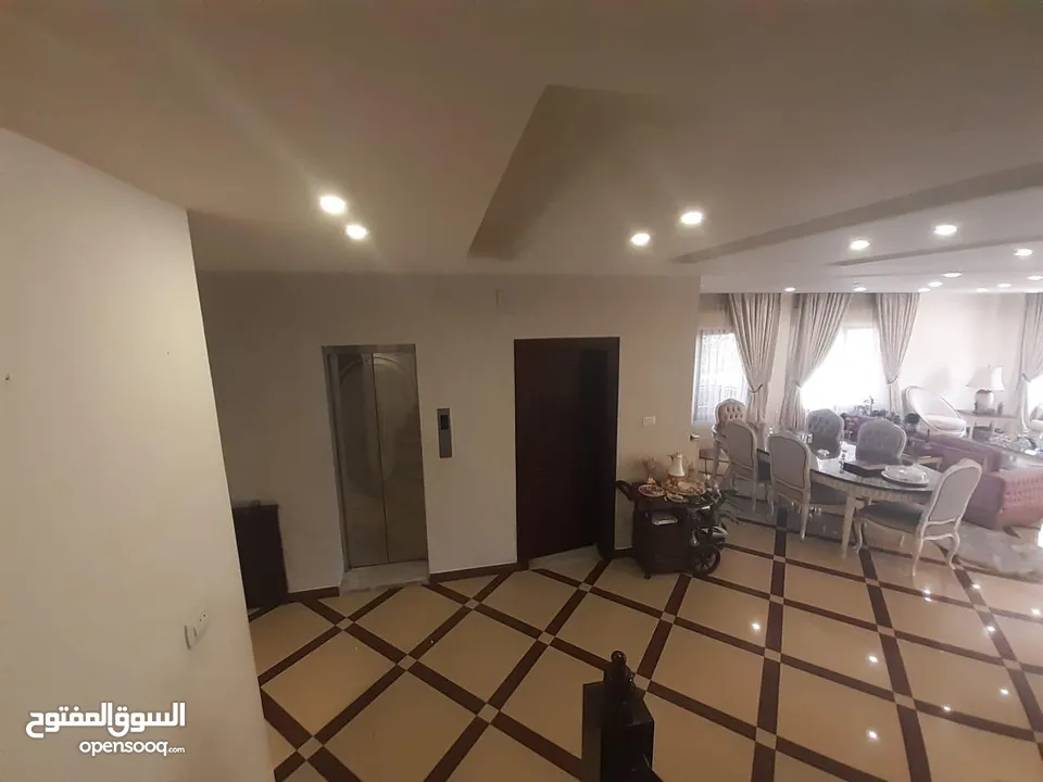 فيلا فاخرة في-عبدون-خمس غرف بمصعد داخلي وموقع مميز (ID# : 6871)