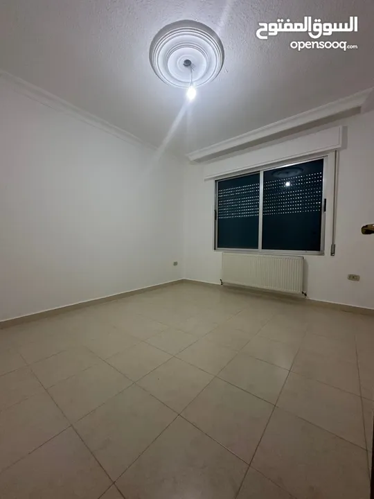 الجبيهة+ حي المنصور شقه فارغه للايجار ـ  150 متر ـ 3 نوم باجره 350 دينار