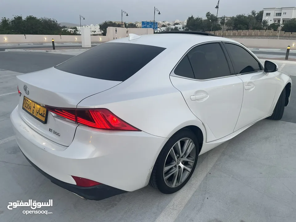 Lexus IS 300 2018 لكزس اي اس نظيفة جداً