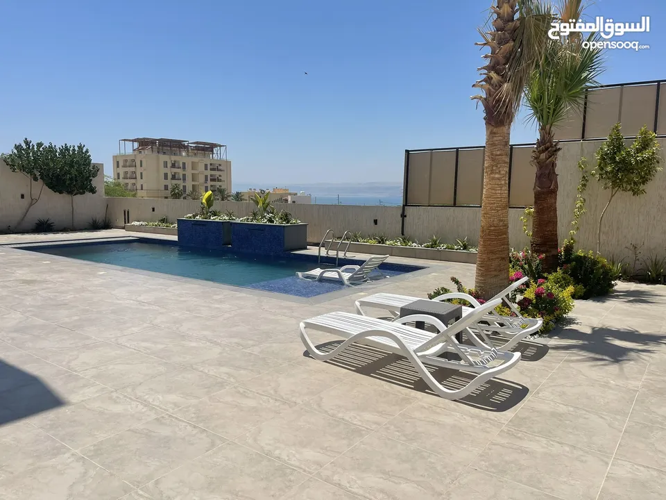 فيلا من 3 طوابق منفصلين تشطيبات فاخره وإطلاله رائعه على البحر الميت  Splendid villa with pool
