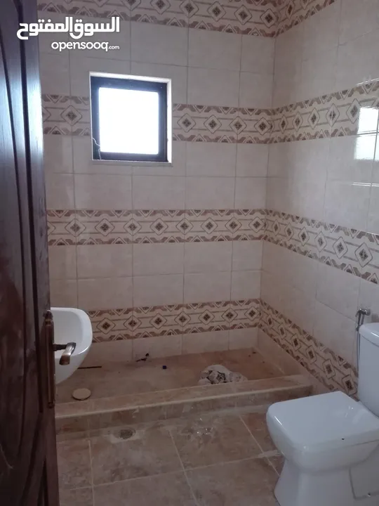 للبيع عمارة سكنية مكونة من عدة طوابق في منطقة ماركا الجنوبية