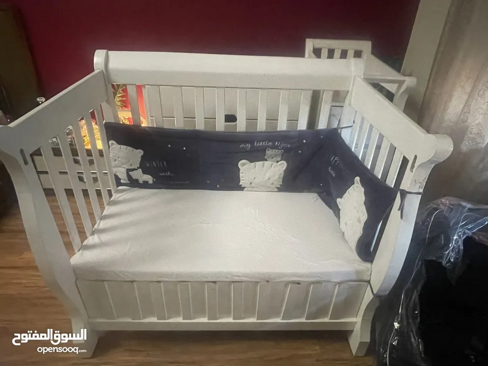 تخت اطفال وملحقاته