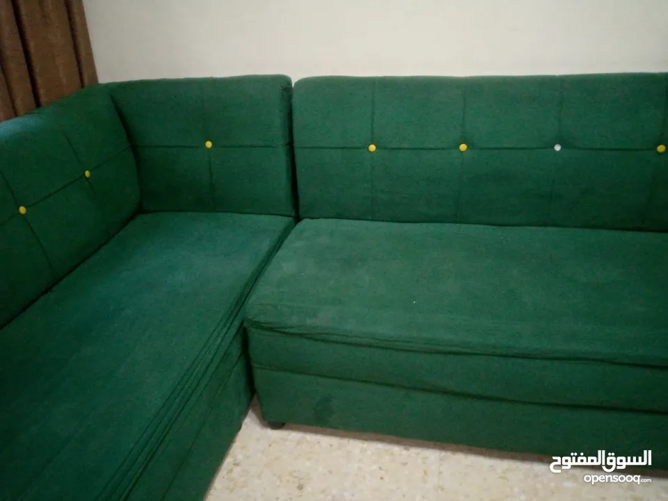 * كنبايات مستعملة تشبه الجديد عدد 3 الشعر قابل للتفاوض بشيء بسيط والكنب مش مهيون ودفع بحق الله وشيل.