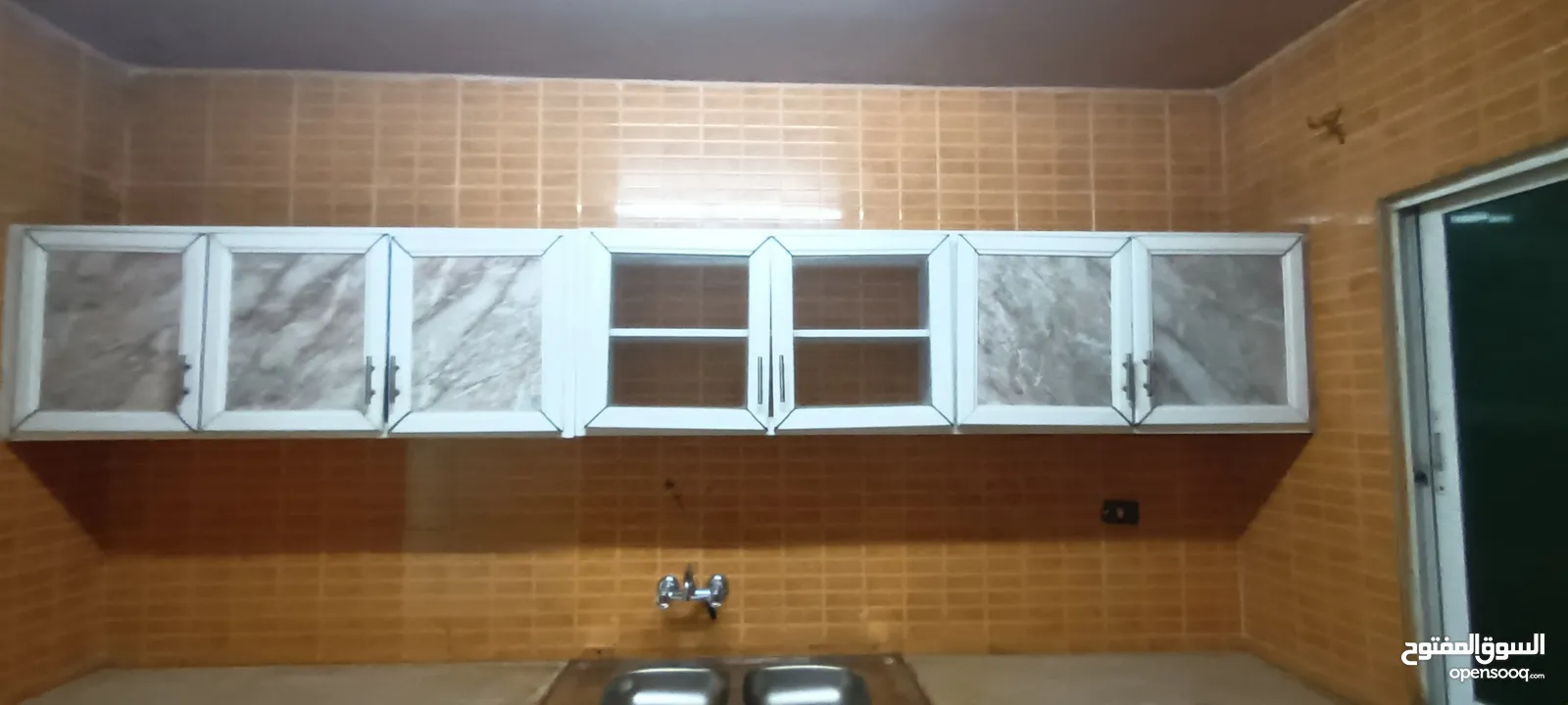 شقه للايجار في القويسمه  جبل الحديد بقرب من مسجد أبو انشيش