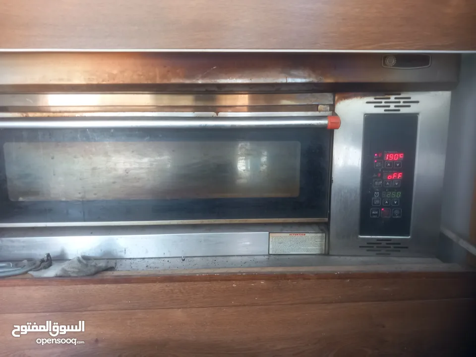 فرن بيتزا ومعجنات للبيع