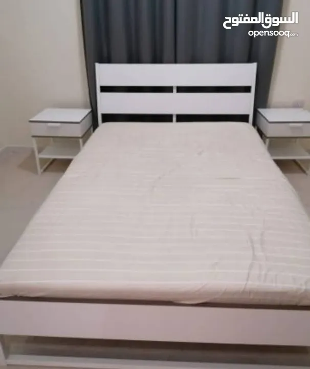 غرف نوم ايكيا ماستر سرير وكومدينتين وخزانه وتسريحه للبيع