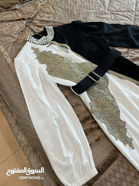فستان ابيض و اسود ملبوس مره وحده بجنن عاللبس  بلبس لوزن 70 كيلو
