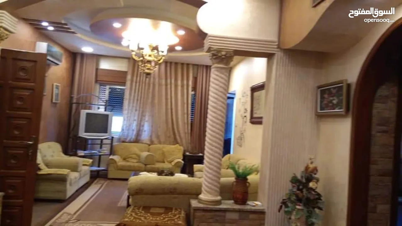 سكن مشترك للبنات فقط- شاغر لبنت طالبة او موظفة في غرفة ثنائية حي الجامعة الاردنية