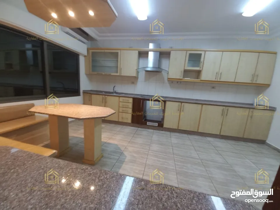 روف مميز - دير غبار - 3نوم 1ماستر - 200م - ترس بإطلالــــه بانوراما
