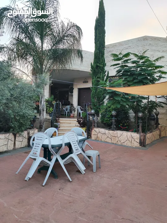بيت منفصل مع حديقة للبيع بسبب السفر طولكرم شارع كتابا قرب حلويات البدر وجامع القيسي