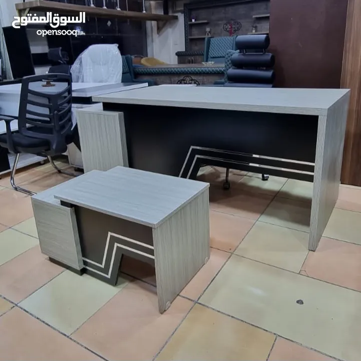 مكتب مدير مع جانبية وادراج مع طاولة وسط هدية  متوفر بعدة الوان حسب الطلب
