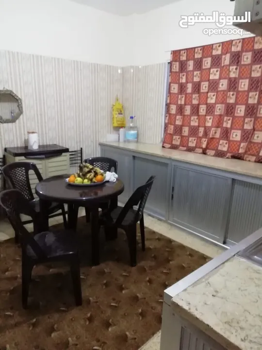 شقة للبيع في جبل التاج بالقرب من مطعم الميادين