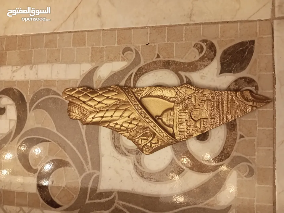 لوحة فنية على شكل خريطة فلسطين للبيع بسعر مغري