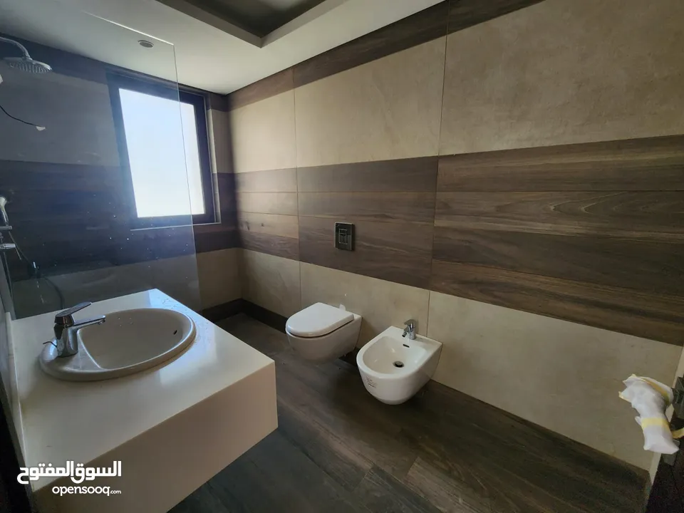 شقة فارغة للبيع بين الدوار الرابع و الخامس - ref : 14610