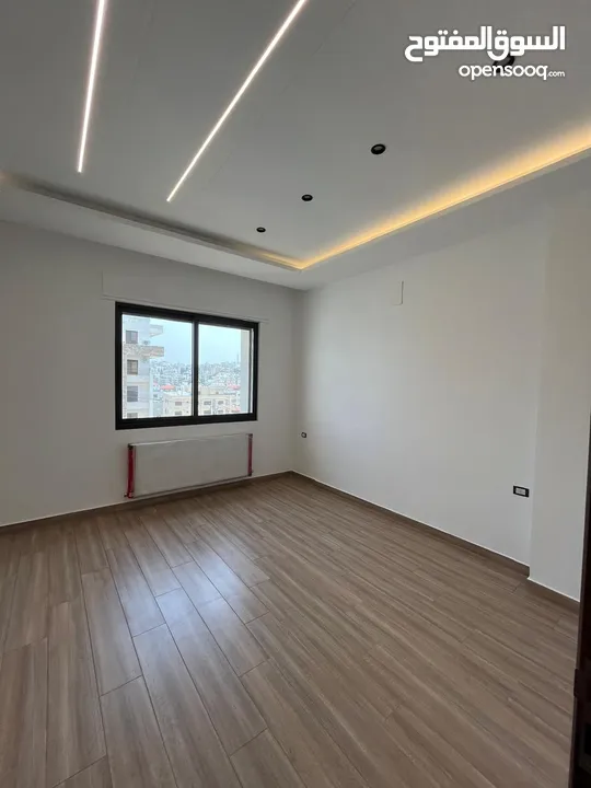 ارضية مع ترس في ضاحية النخيل تشطيب ملوكي و منطقة فلل