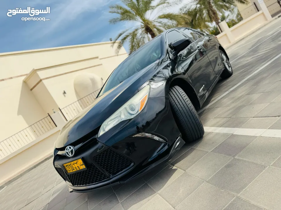 Toyota camry 2016 black excellent condition