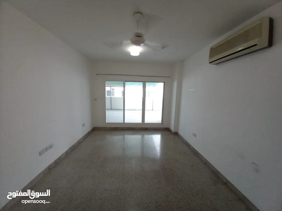 2 BR Spacious Apartment in Al Khuwair – Service Road