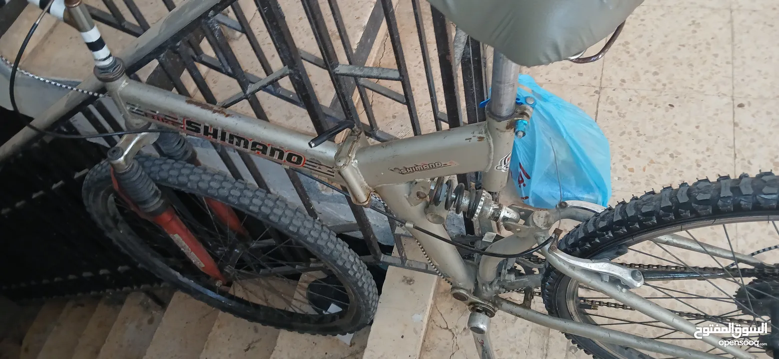 بسكليت نوعو نيسان بس انا حاطط لزيق على الاسم كوشوك جديد