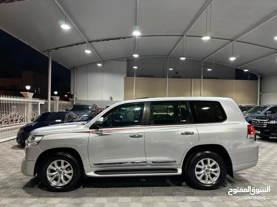 Land Cruiser GXR V8