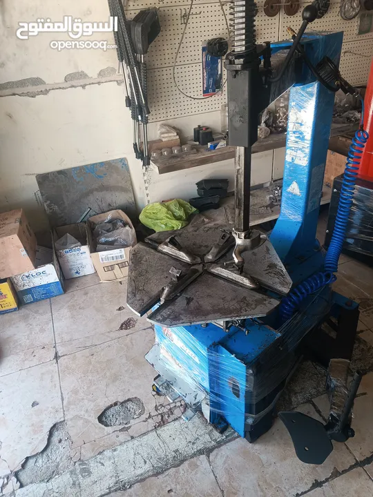 معدات محل بناشر للبيع