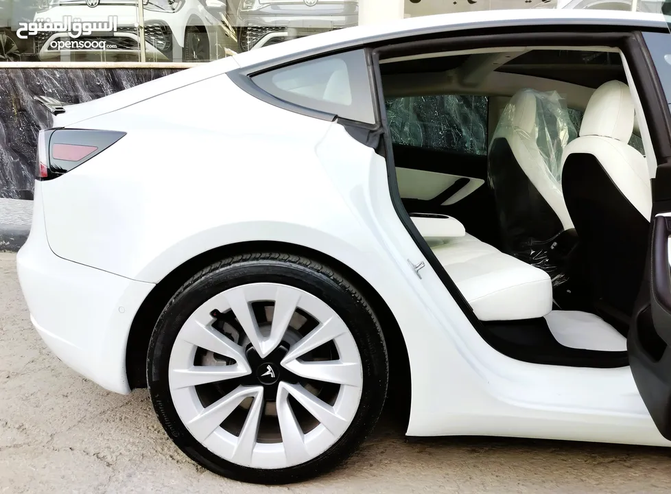 تيسلا 2021 model 3 فحص كامل 4 جـيـد فرش ابيض جنط 19بحالة الوكالة لون مميز للبيع بسعر لقطة ومحروووق