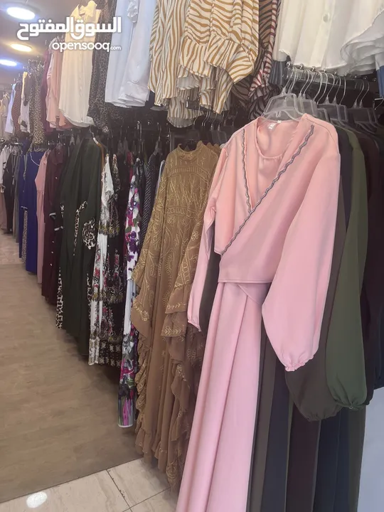 محل البسة بداعي السفر بدون خلو أجار شهري 325