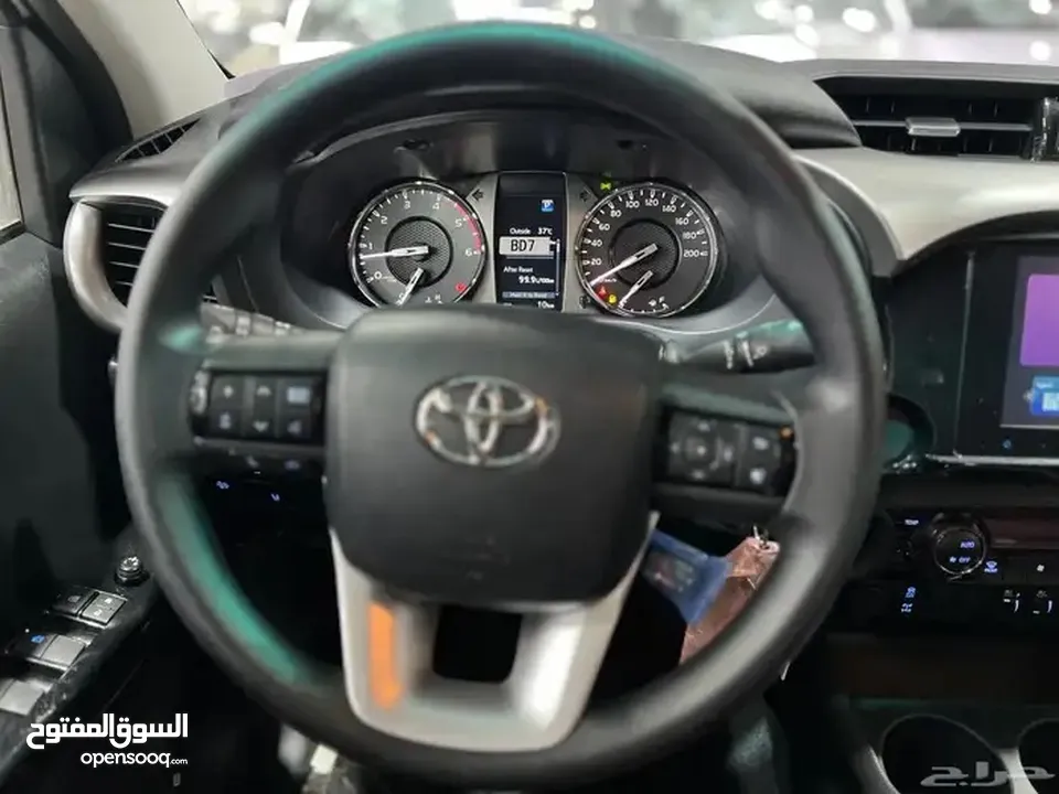 تويوتا هايلكس S-GLX اعلى المواصفات باللون الابيض المميز 2024