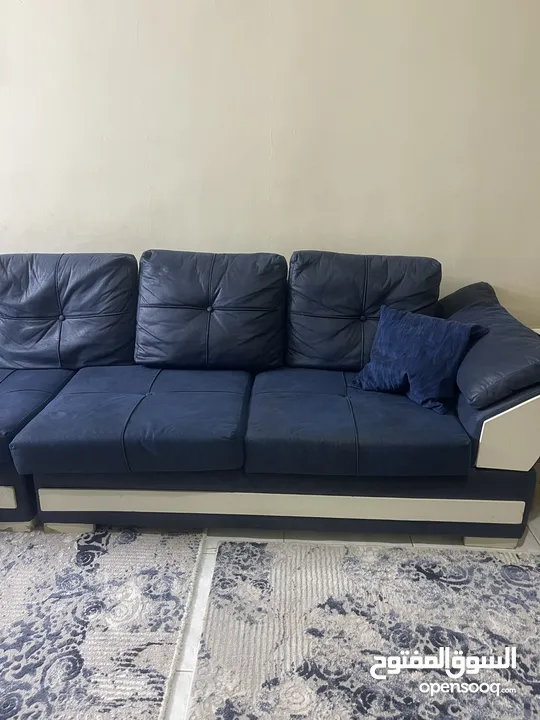 كنب مودرن مستعمل بحالة جيده للبيع بسعر مغري