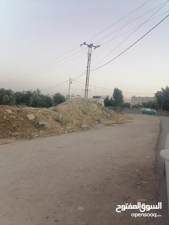عده قطع قرب شارع المطار اليادوده