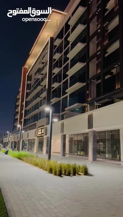 محل تجاري للإيجار في قلب رفيرا مشروع به 75 بنايه سكنيه بالقرب من برج خليفه