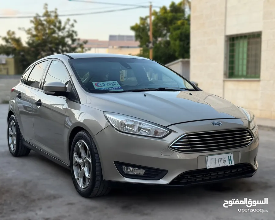 سيارة فورد فوكس 2016 بوضع ممتاز للبيع كاش بداعي السفر