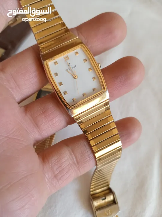ساعات للبيع