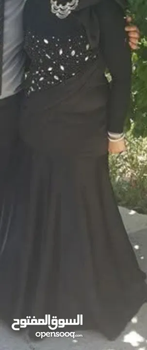 فستيان أسود ثقيل