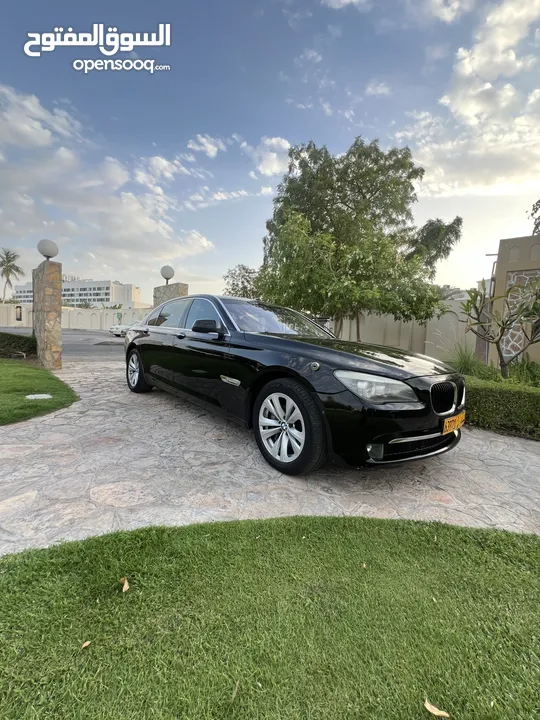 BMW Black 740 i ,