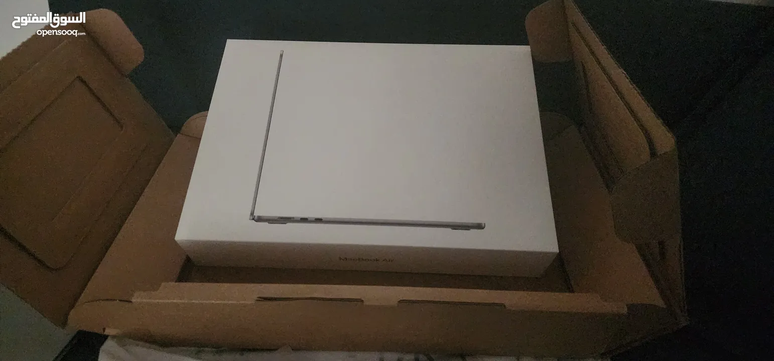 MacBook Air 15", 16GB/512GB, M3 processor, late 2024, space grey مع الشاحن الاصلي والكرتونة