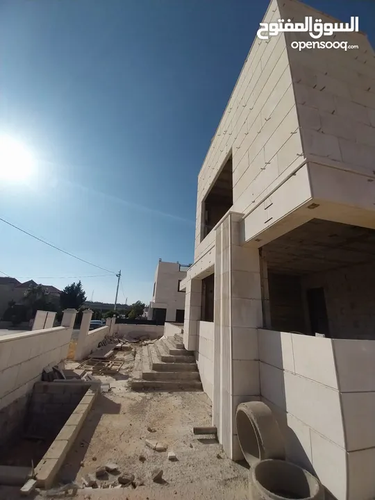 فيلا قيد الإنشاء للبيع من المالك مباشرة