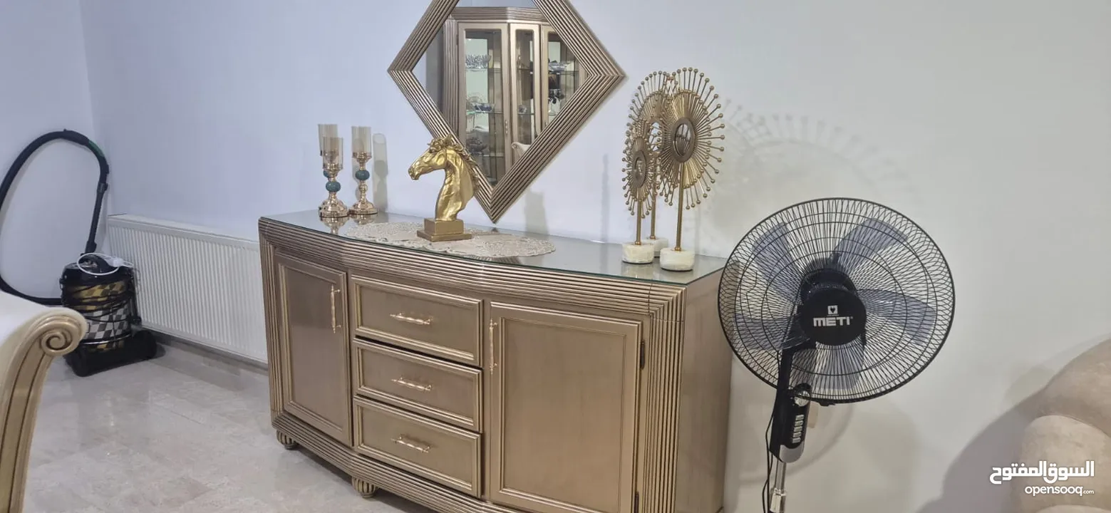 غرفة ضيوف كاملة مع سفرة