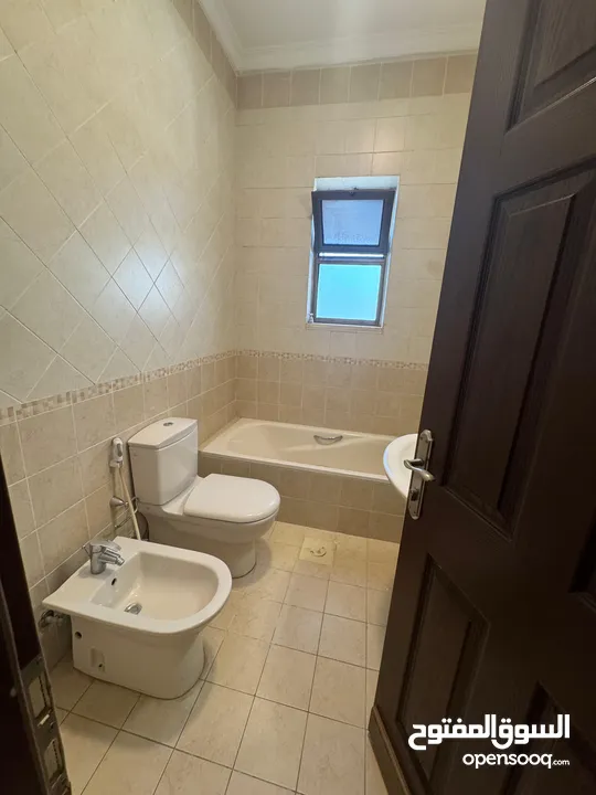 شقة طابقية مميزة للبيع في دير غبار / خلف Centro Mada Amman طريق المطار .