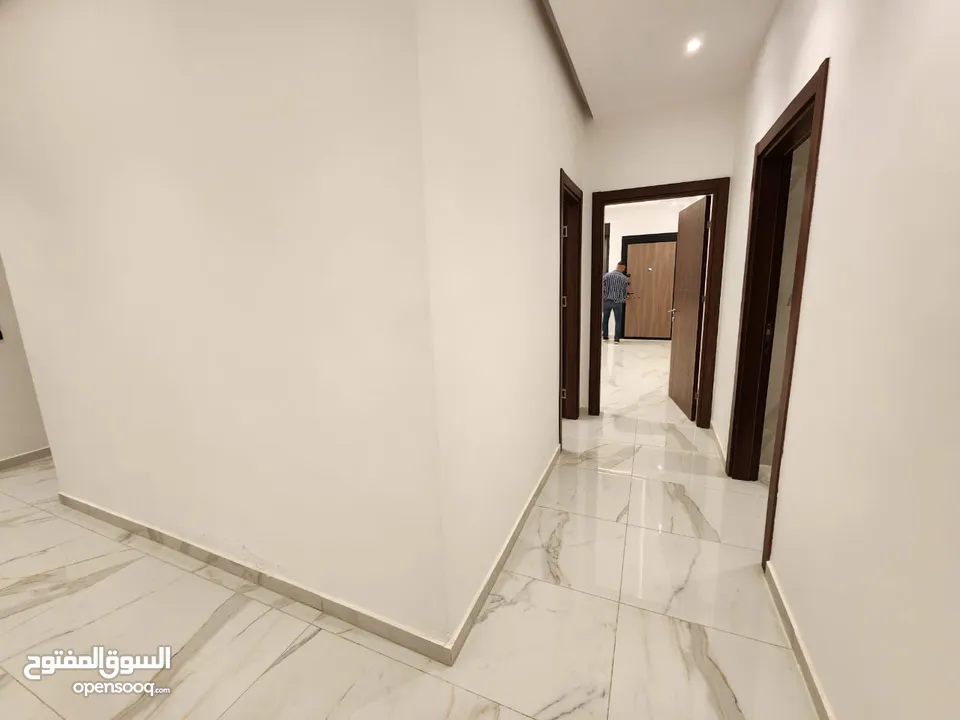 شقة للبيع على طريق المطار ( البنيات ) ref : 14366