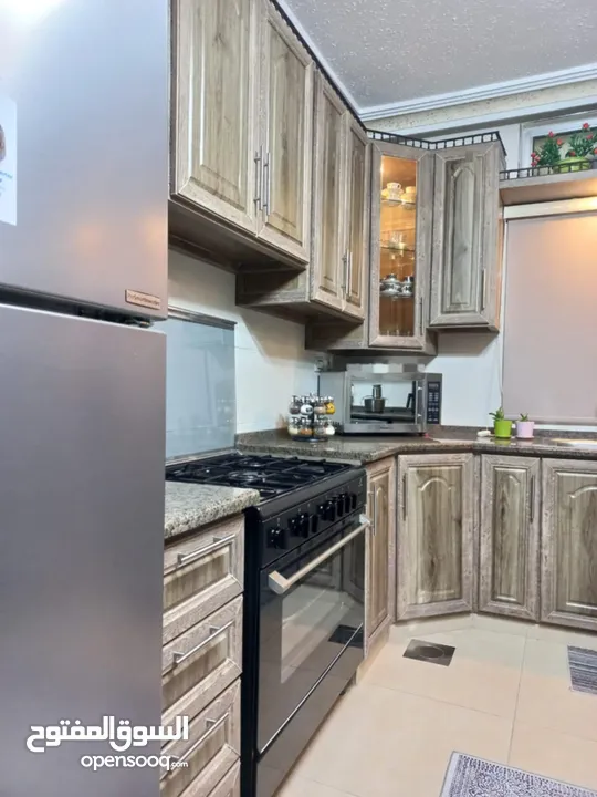 مطابخ الامنيوم بأرقى التصاميم والفنون أبواب الامنيوم مناخل تركيب صيانه اباجورات كهربا وعادي  شبابيك
