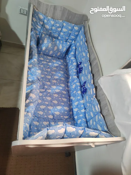 تخت بيبي للبيع