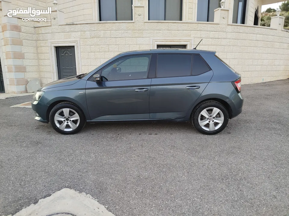 سكودا فابيا 2018 جير عادي متور 1000 تيربو بنزين قطارة بنزين كل 100 كيلو 50شيكل تقريباً