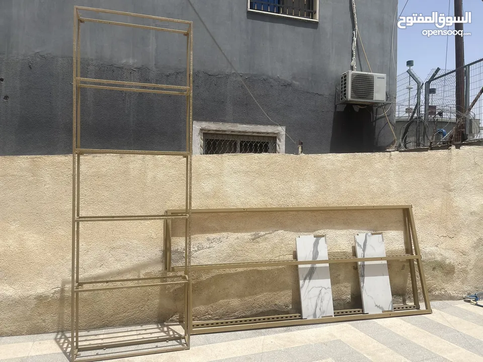 سده مع رفوف