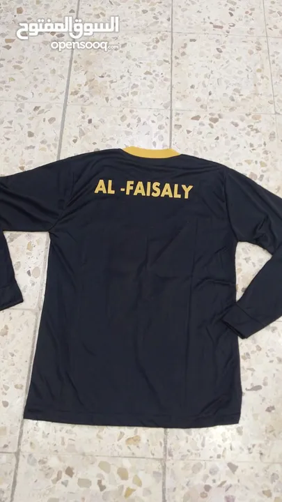 اطقم وكلرات الانديه والمنتخبات وجرابات رياضيه