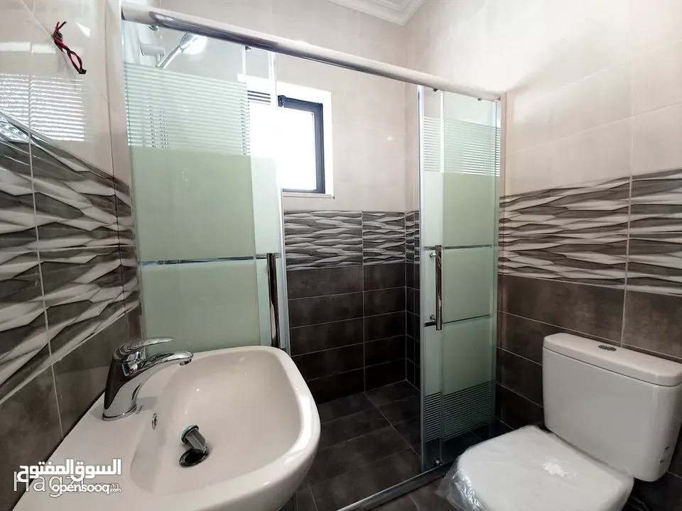 شقة غير مفروشة للايجار في عبدون  ( Property 33470 ) سنوي فقط