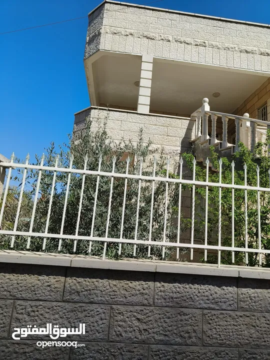 فيلا طابقين للبيع قريب جامعة بيت لحم