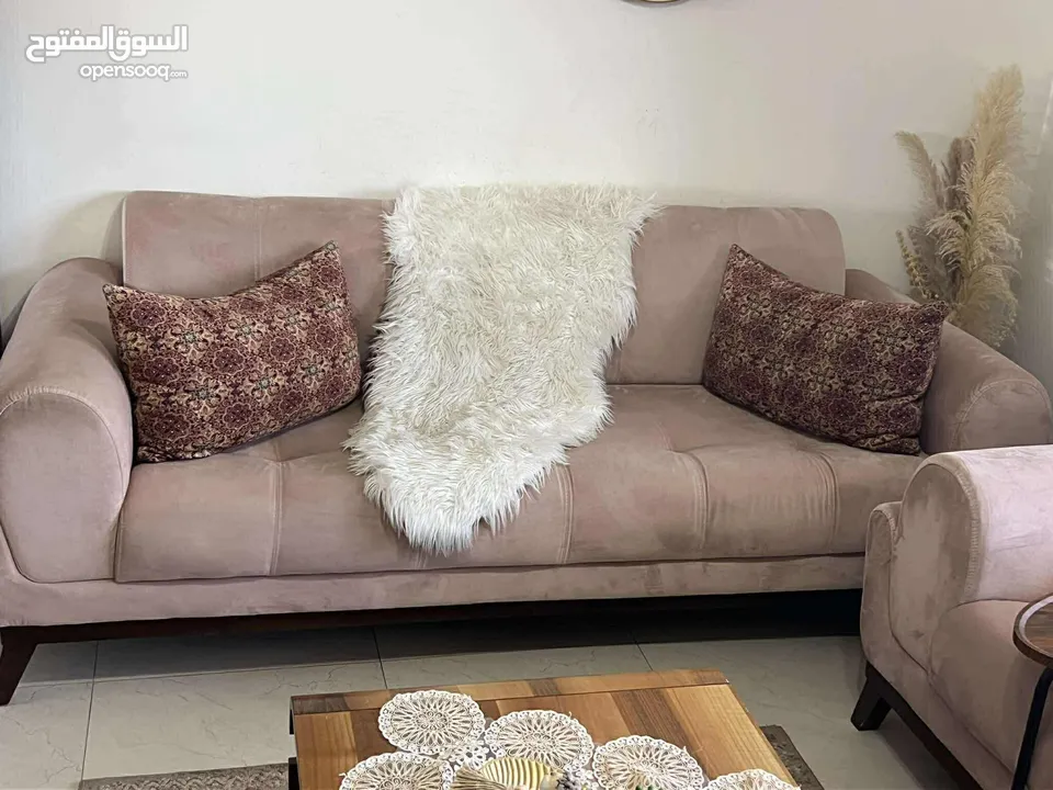 طقم كنب بحالة جديد جدا