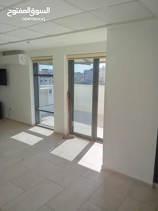 مكتب للايجار - رووف مع تراس